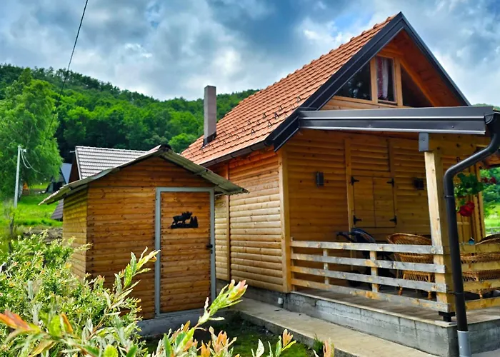 بيت للعطل Drveni Raj Lopatnice