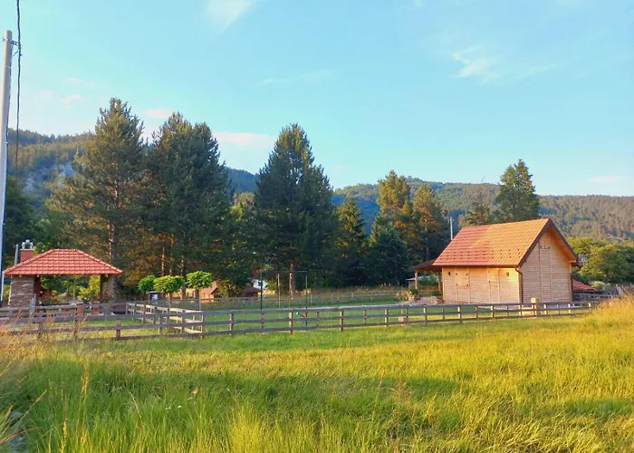 بيت للعطل Drveni Raj Lopatnice